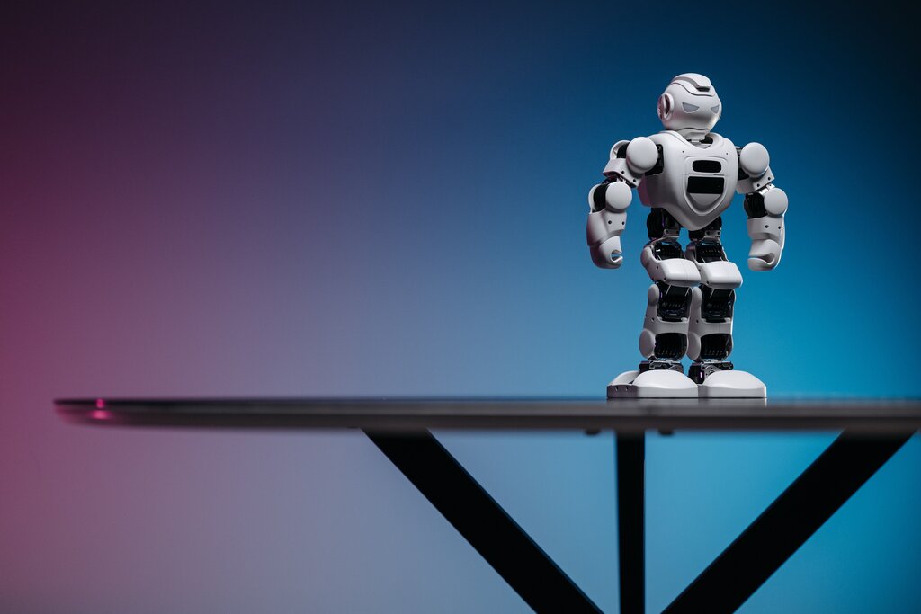 ¿Qué lenguaje de programación es común en robótica por su versatilidad?
