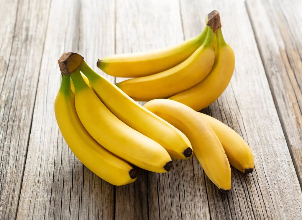 Ini gambar pisang.Huruf awalnya adalah…