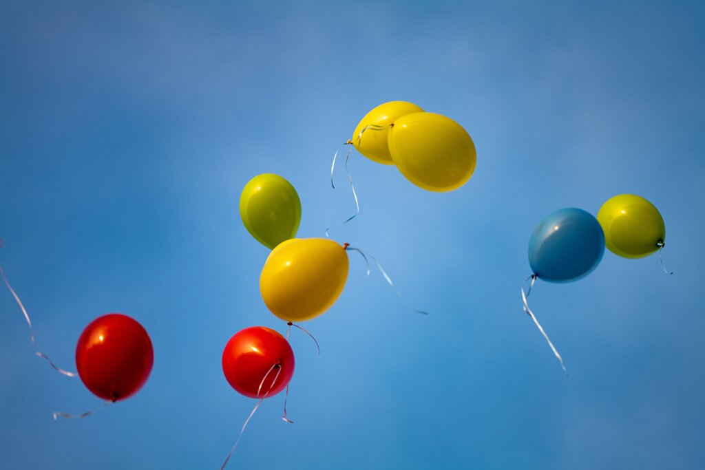 How many balloons are floating?