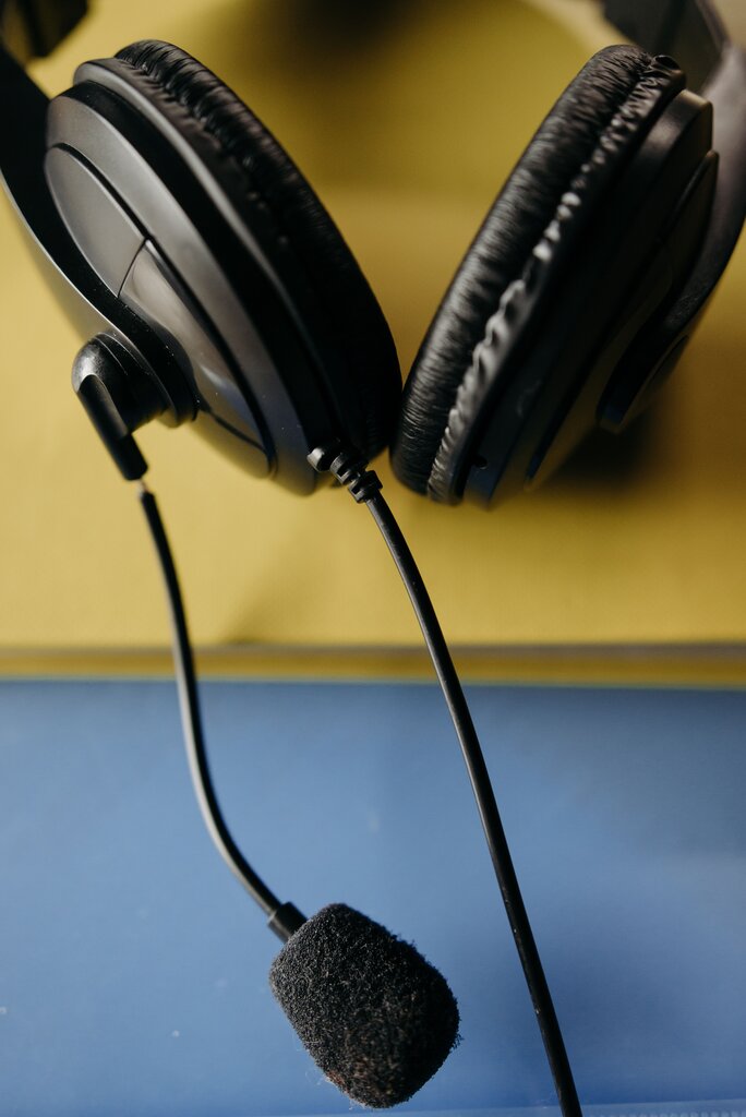 Unos audifonos con microfono gamer
