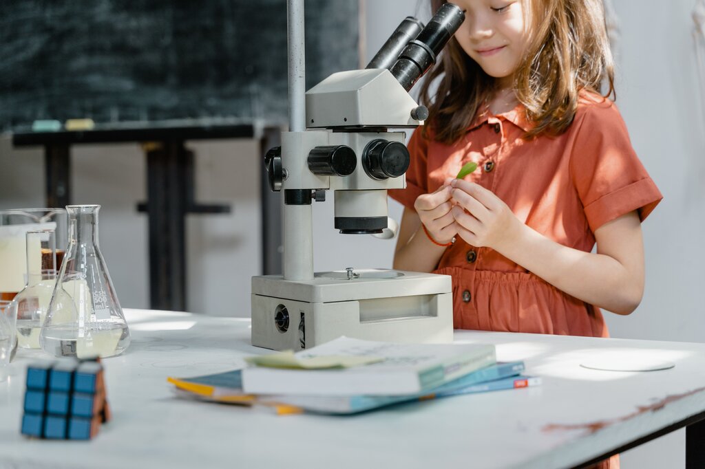 Los nuevos descubrimientos pueden modificar conocimientos anteriores. 