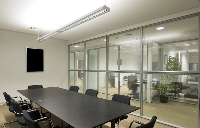 CUANDO SALES DE LA OFICINA, ¿QUÉ HACES CON LAS LUCES?
