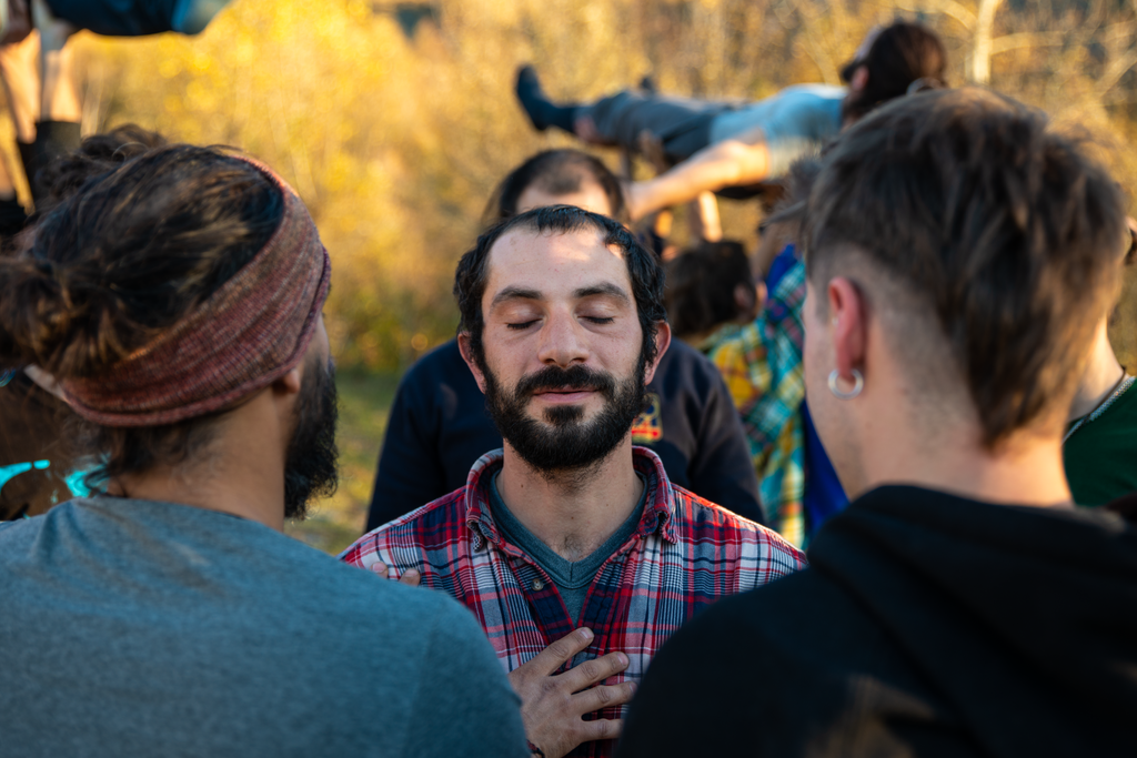 la comunidad sobre el individuo