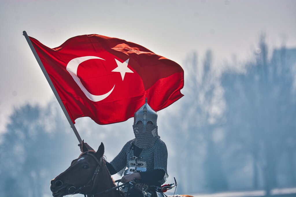 Osmanlı Devleti'nin kurucusu kimdir ve hangi boydan gelmiştir?