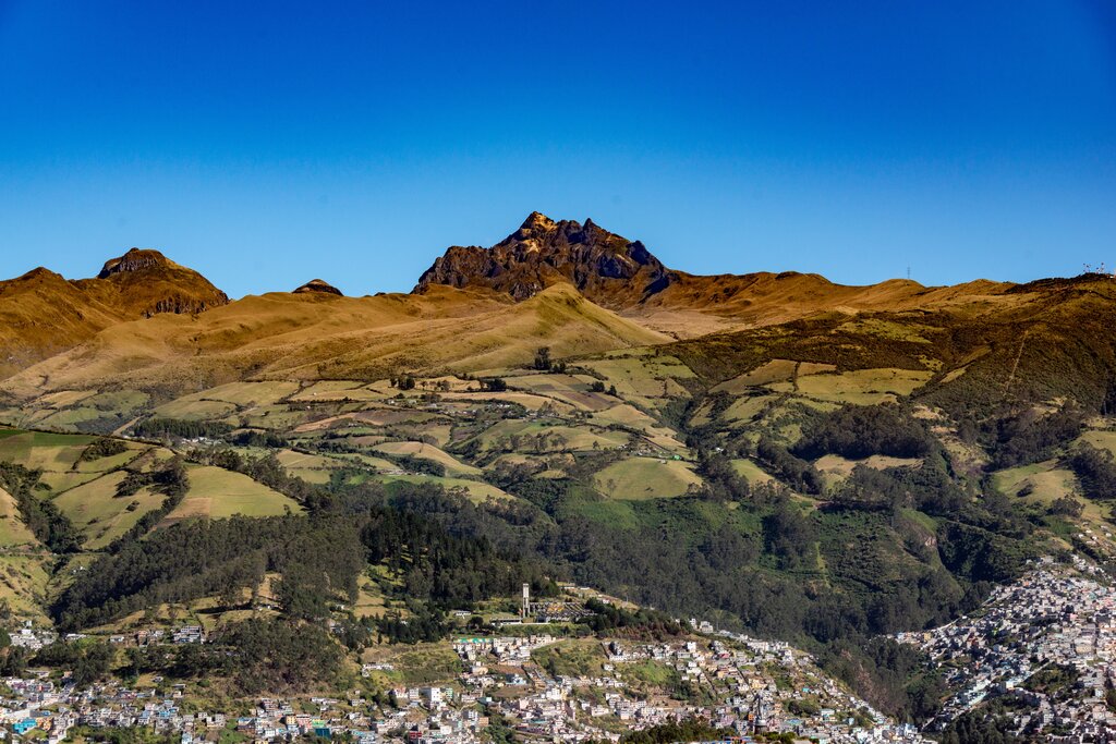 ¿Qué ciudad/preciodo preincaico es relevante en la cuenca de Quito?