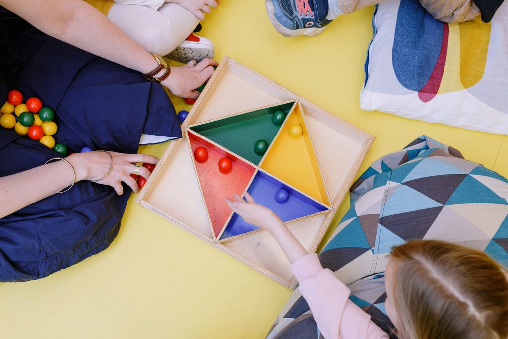 Un juego interactivo para reconocer figuras geométricas.
