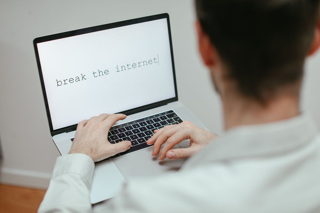 ¿Qué debes hacer si ves contenido inapropiado en internet?