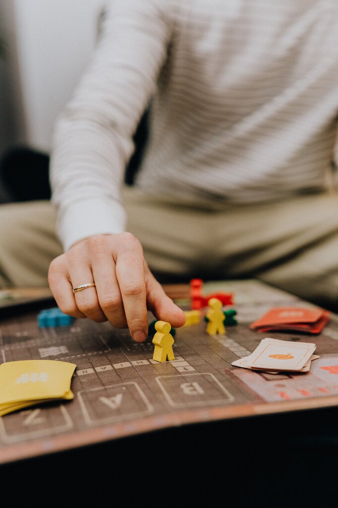 Situación: Incluyo en el juego a un compañero que está solo. Clasifica la acción.