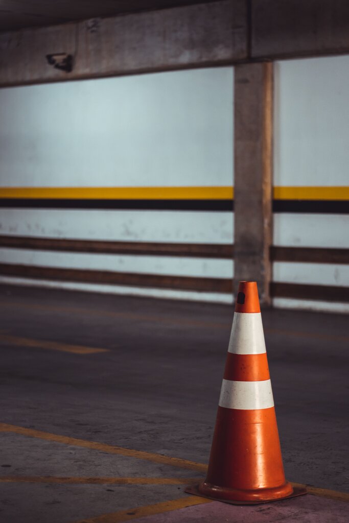 ¿Qué situación NO es segura en el parking?