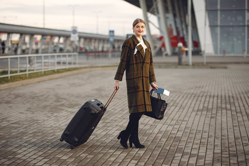 Pregunta 5
When travelling to another country, you must show your _______ at the airport.

A) ticket

B) passport [CORRECTA]

C) license

D) receipt
