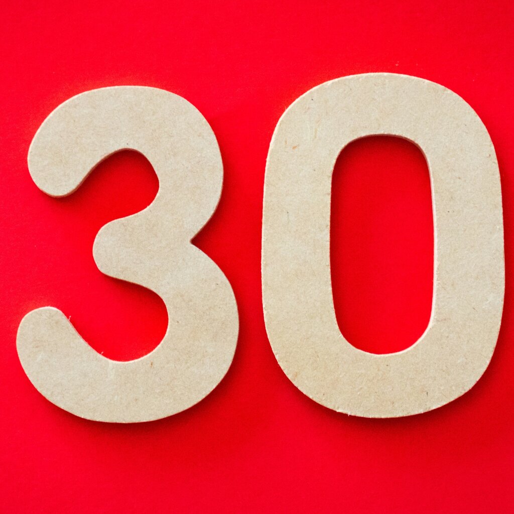 أي الأعداد يساوي 30؟