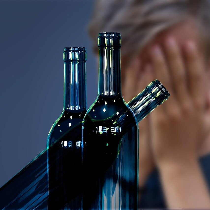 ¿Qué efecto psicológico puede provocar el consumo de alcohol en exceso?  